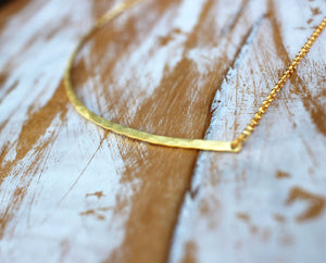 golden lining bar necklace